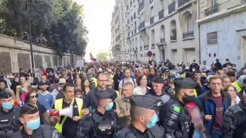 Must See! French Police Join Anti-Forced Vaccine Protest