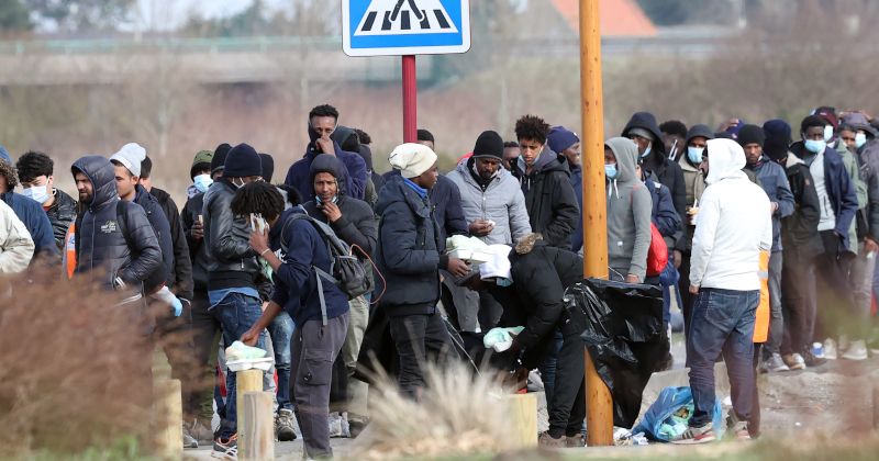 Thousands of UK-Bound Migrants Amassing in Coastal France