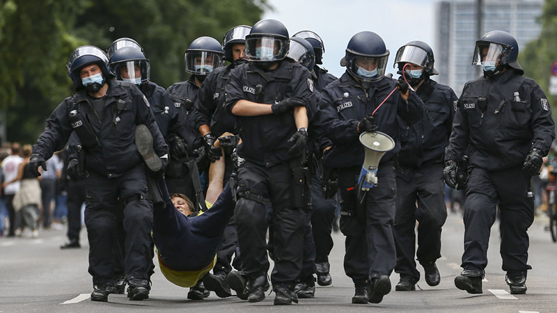 Videos: Chaos Erupts On The Streets Of Berlin As Police Attack Anti-Lockdown Protesters