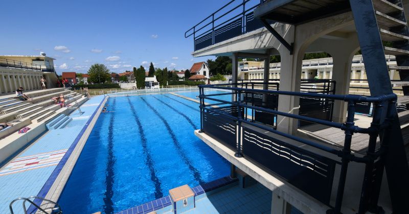 ‘Uncontrollable Gangs’ of Youths Wreak Havoc at French Aquatic Center