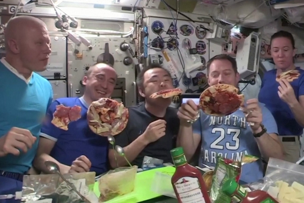 Astronaut pizza party was out of this world (Video) | New York Post