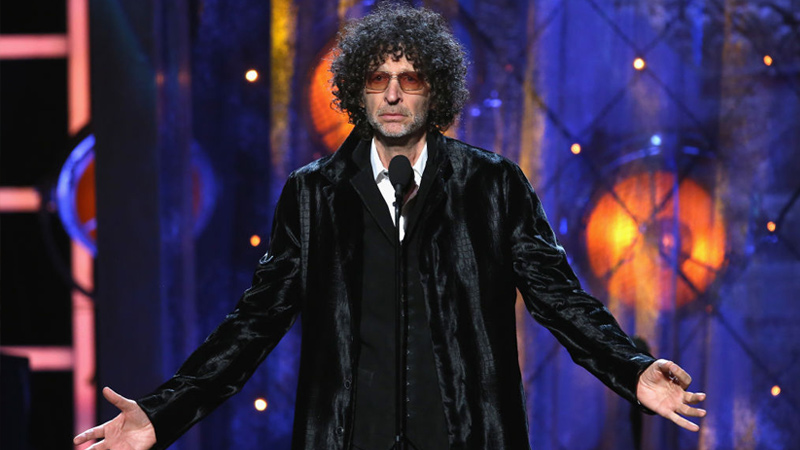 Howard Stern Attacks “Sh**heads” Who Won’t Get Vaccinated & Claims Joe Rogan Took “Horse Dewormer”