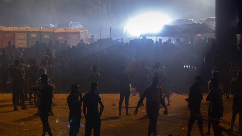 DHS Removing Migrant Males to Prevent ‘Riot’ at Del Rio Camp – NewsWars