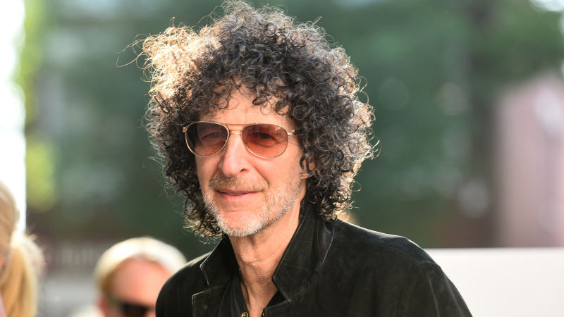 Douchebag Howard Stern Mocks Anti-Vax Radio Hosts Who Died: “F**k ‘Em, F**k Their Freedom”