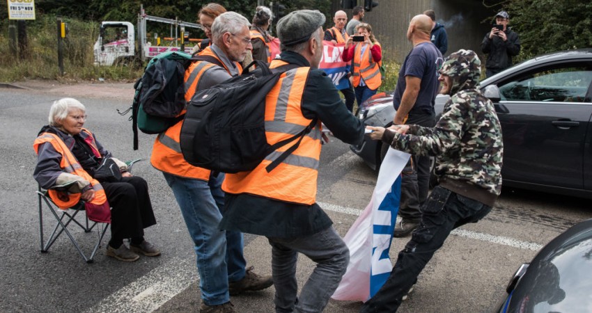 ‘Insulate Britain’ Climate Change Protesters Block Roads, Stop Actual Insulation Engineer From Getting to Work – NewsWars