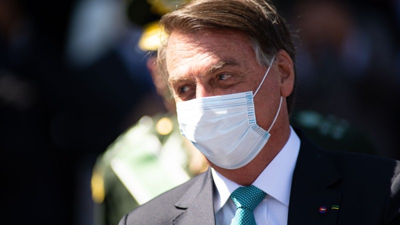 Brazilian President Bolsonaro Forced to Eat Pizza on Sidewalk in New York Because He’s Not Vaccinated