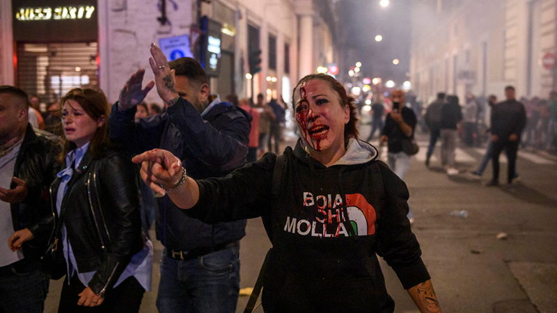 Videos: Italians Fight Back Against Violent Police While Protesting Vaccine Mandates