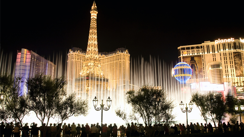 Las Vegas: Hundreds of Protesters March Against Vaccine Mandate, Clash With Police