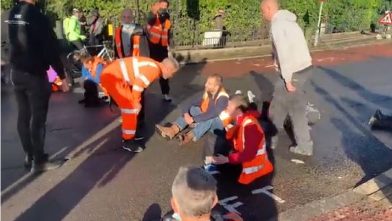 Eco-Lunatics Block Roads Again, Prevent Ambulance From Getting to Hospital