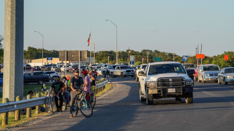 Del Rio Residents Blast Biden Over Alien Invasion – NewsWars