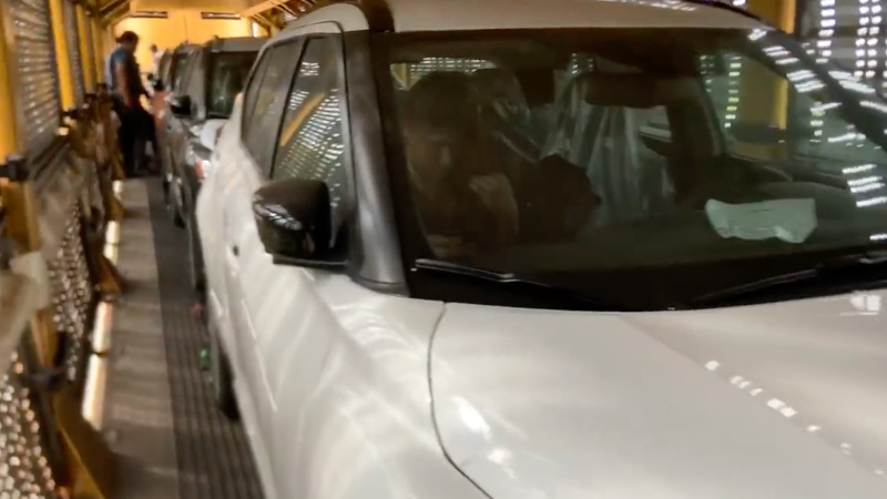 Shock Video: Illegals Caught Hiding Inside Brand New Vehicles on Train in Texas – NewsWars