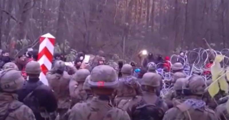Polish Border Erupts as Mobs of Violent Migrants Injure Soldiers