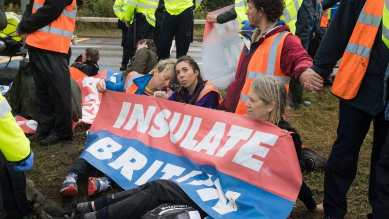 Environmentalists Block M25 Again, Thank Police For Kind Treatment