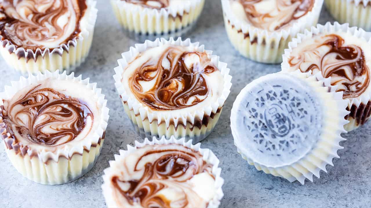 Fudge Swirled Oreo Bottom Cheesecake Cupcakes