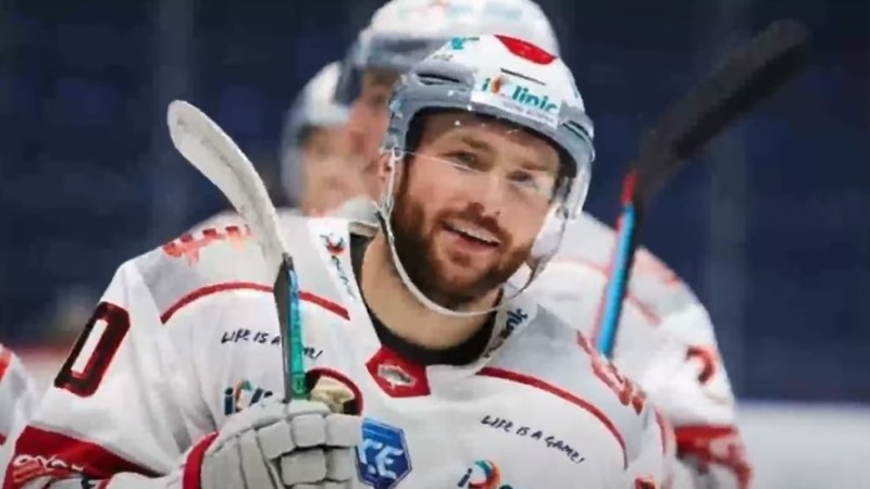 24-Year-Old Hockey Player Dies After Suffering Cardiac Arrest During Game