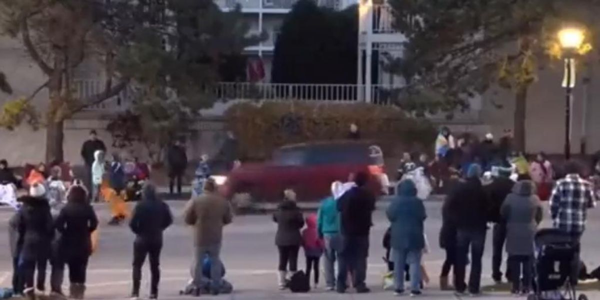 Car hits people at Waukesha Wisconsin Christmas Holiday parade - TheBlaze