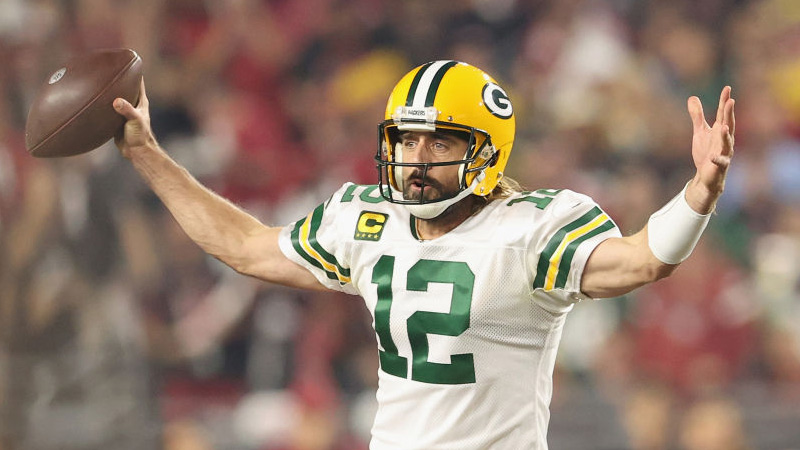 Aaron Rodgers Blasts “Cancel Culture” & “Woke Mob” After Revealing He’s Unvaxxed and Consulted Joe Rogan About Covid Treatments