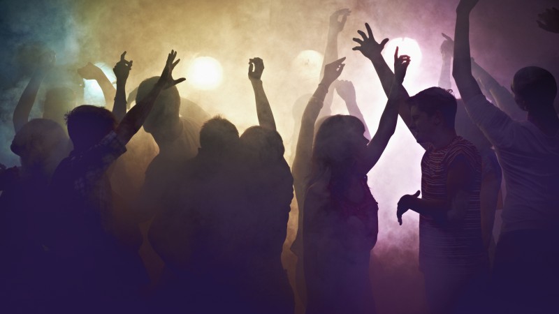 Scottish Nightclubs Bypass Vaccine Passport Mandate by Placing Chairs on Dance Floor