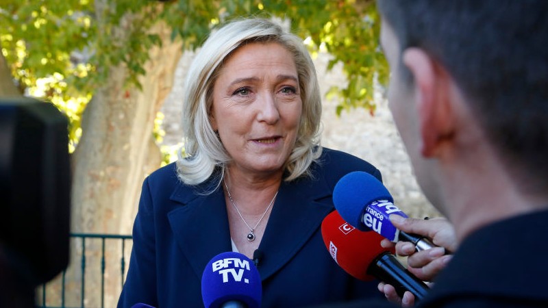 Le Pen Warns Hungarians: ‘Avoid the Fate of France’