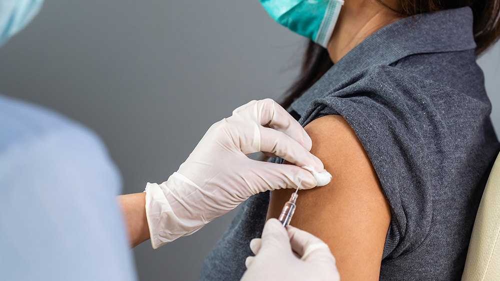 Alarming video shows ‘the vaxxed’ dropping like flies while impressive proof has emerged that ‘alternative treatments’ are working to cure COVID when protocols are followed – NaturalNews.com