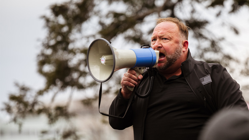 Tucker Carlson Points Out Alex Jones More Accurate Than Corporate Press