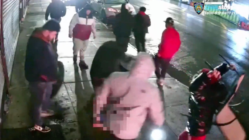 Shock Video: Mob Beats Man Unconscious, Batters Him With Chair on NYC Sidewalk – NewsWars