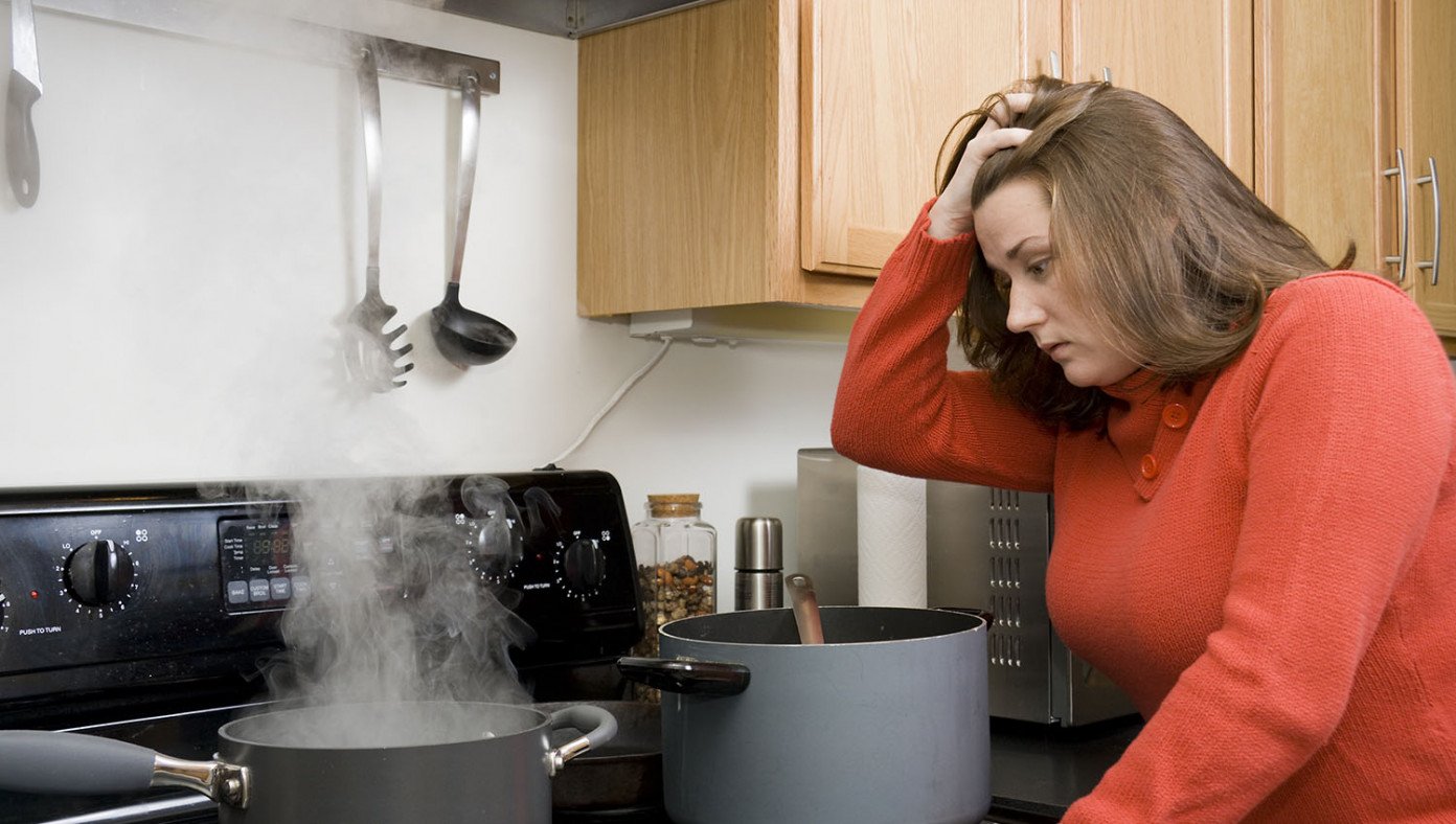 Homeowner Frantically Makes Figgy Pudding To Get Rid Of Carolers | The Babylon Bee