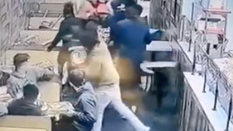 Shock Video: Pizzeria Owner Brutally Attacked During Restaurant Brawl – NewsWars