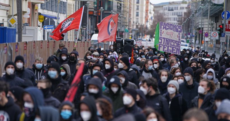 Antifa Thugs Force COVID Dissidents Off Berlin Train for Not Wearing Masks