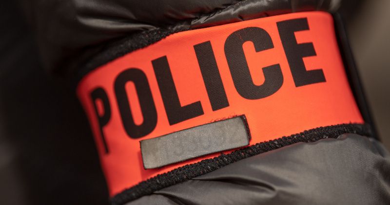 France: Off-Duty Cop Stabbed by 'African' Suspect in Botched ATM Robbery