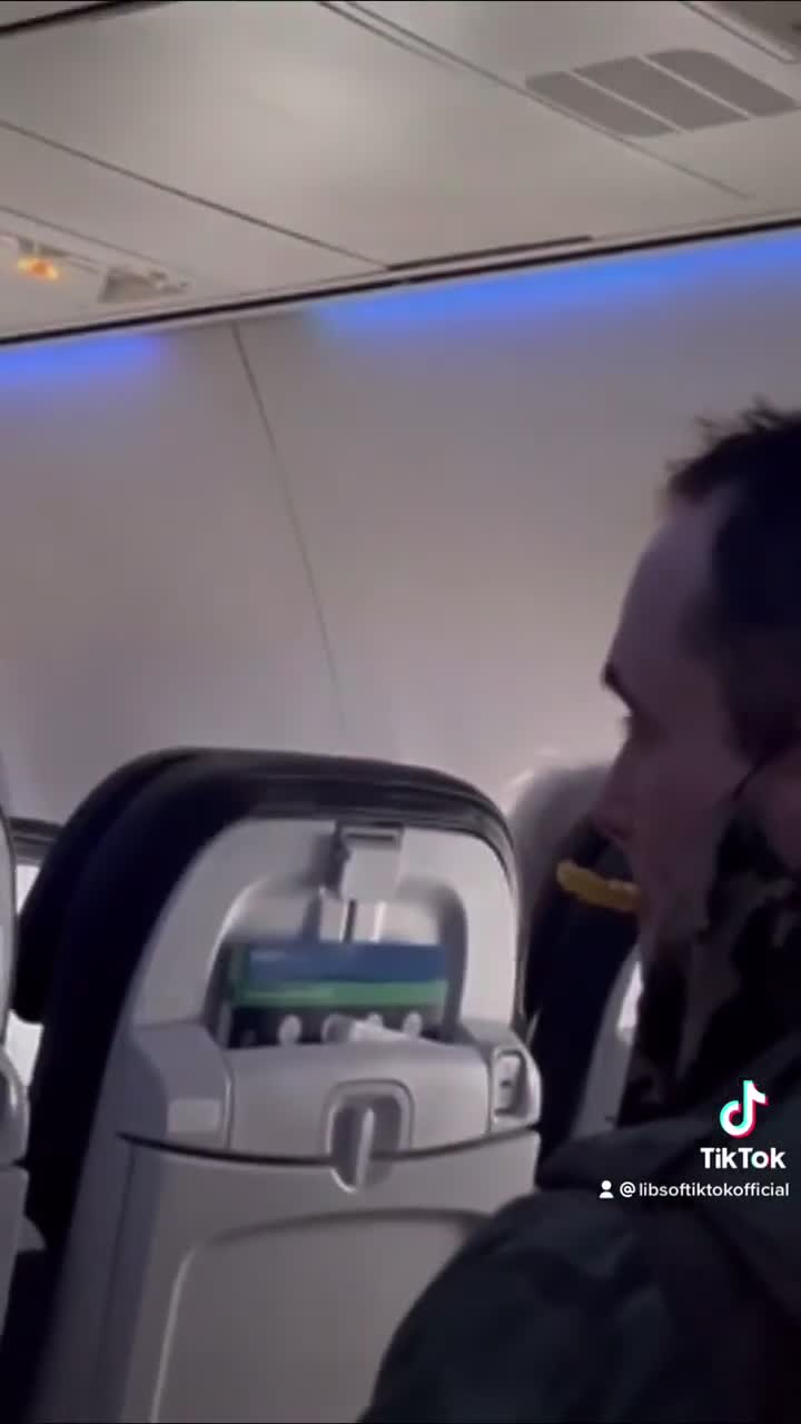 Man keeps a fry in his mouth for an entire flight to bypass the