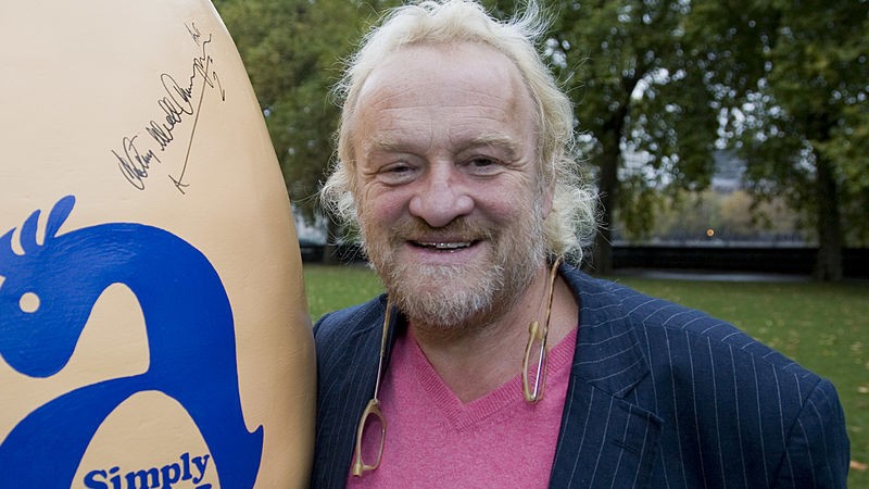 Celebrity Chef Puts Sign Above Pub: “Unvaccinated Welcome”