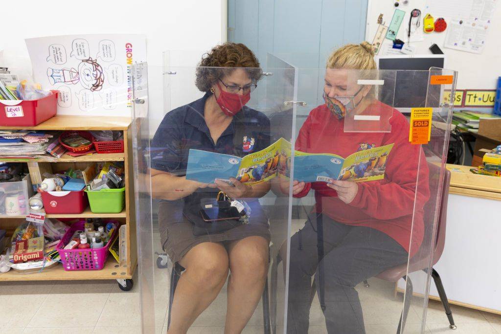 The unvaccinated will wait in Plexiglass cages before watching them in the shops – World-Signals News