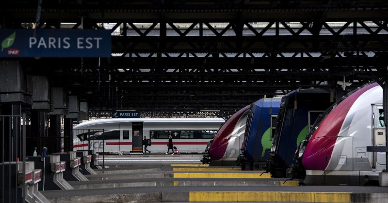 Migrant Shouting 'Allahu Akbar' Shoves Man Onto Paris Train Tracks