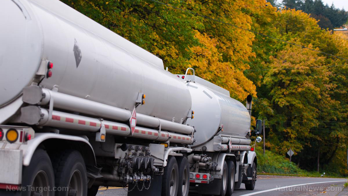 Supply chain nightmare approaching as Canadian cross-border vaccine mandate goes into effect for U.S. truckers – NaturalNews.com