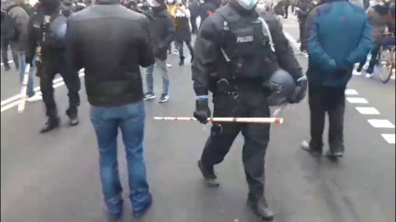 German absurdities – again measuring the distances between protesters with sticks – World-Signals News