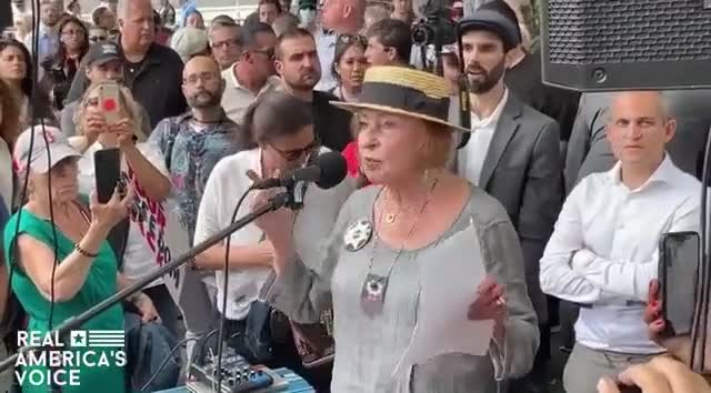 Holocaust Survivor Makes Shocking Comparison