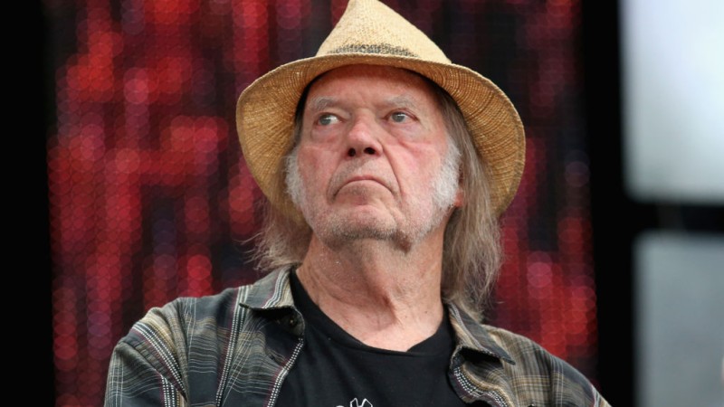 Neil Young’s Attempt to Pressure Spotify to Censor Joe Rogan Fails Miserably