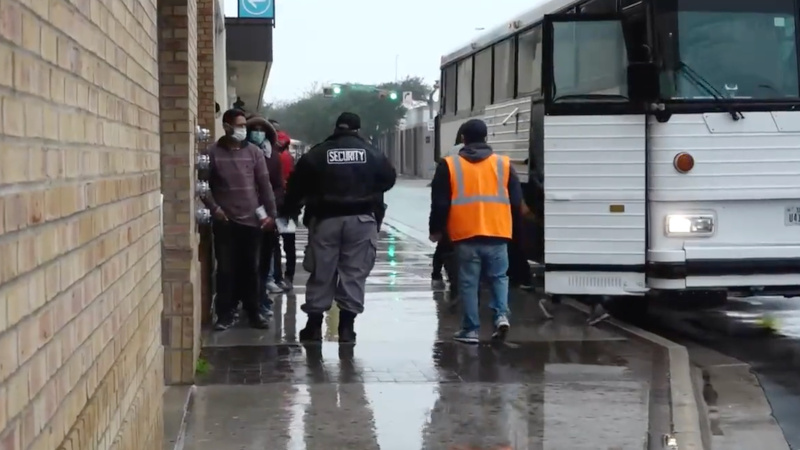 Watch: Biden Regime ‘Mass Releasing’ Male Illegals Into US – NewsWars
