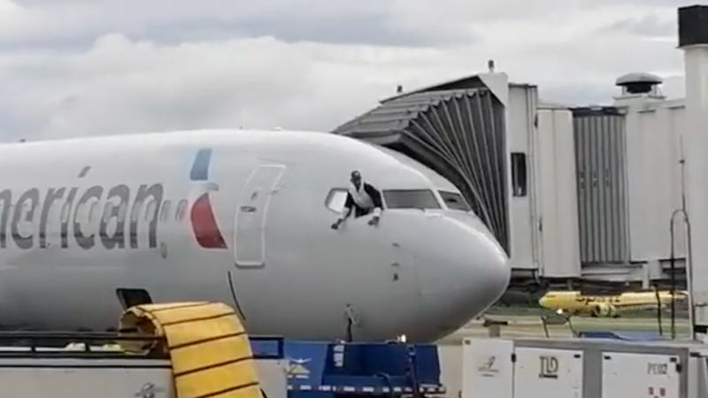 Suspect Storms Cockpit of Miami-Bound Plane – NewsWars