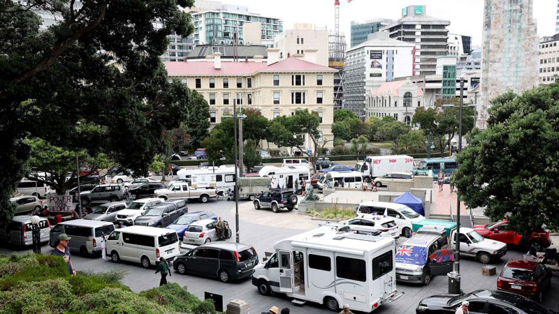 Tow Truck Drivers, Military Ignore Pleas from NZ Police Commissioner Begging to Tow Protesters’ Vehicles