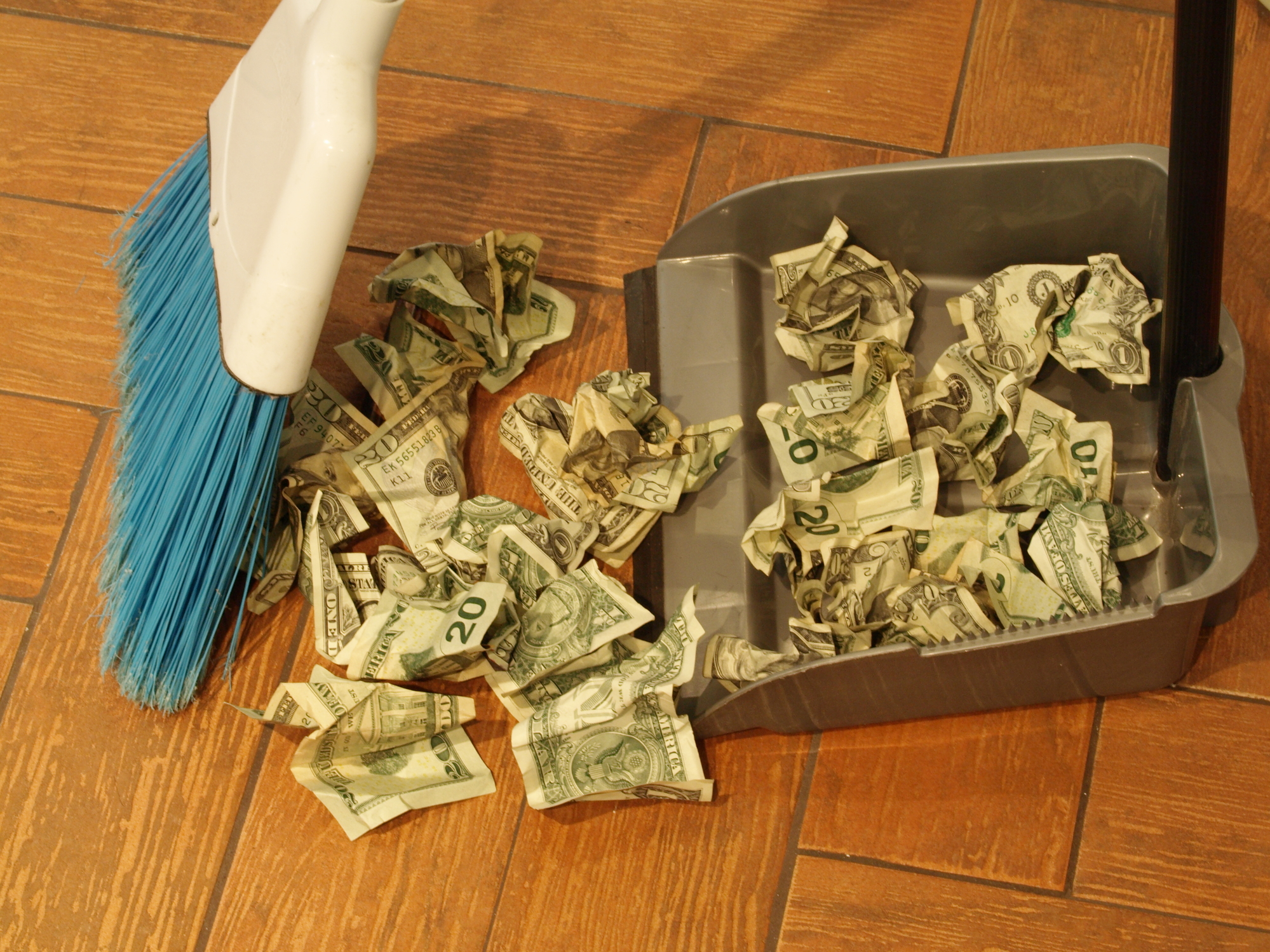 What to do if Money Becomes Worthless – Survival Stronghold