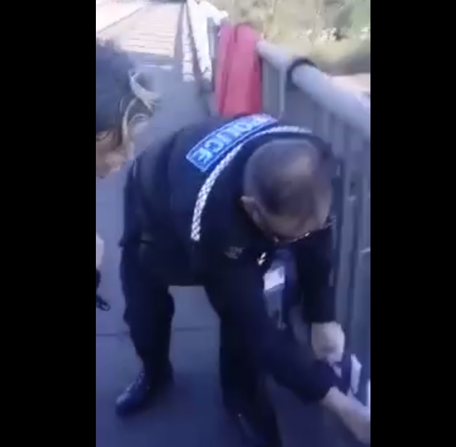 Police in Britain have arrested women supporting the convoy of freedom with applause and placards – World-Signals News