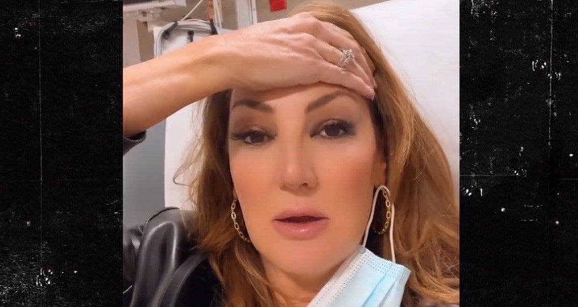 Triple-vaccinated comedian Heather McDonald fainted on stage – World-Signals News