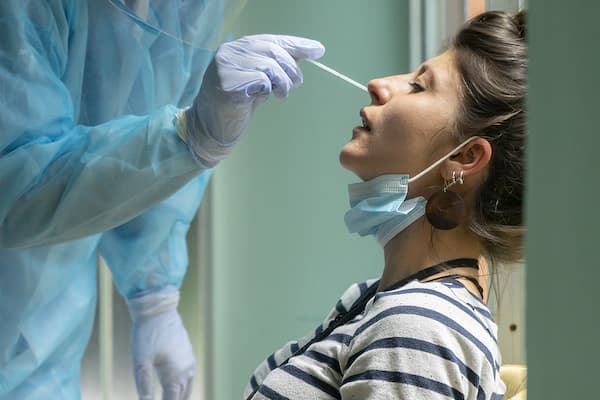What happens to the swab inserted deep into your nose for the PCR test? – World-Signals News