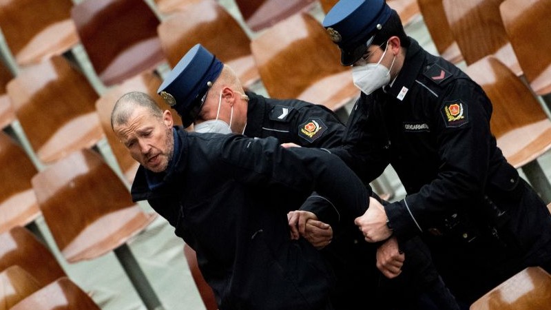 Protester Interrupts Pope to Assert Face Masks Are “Not of the Church of God”