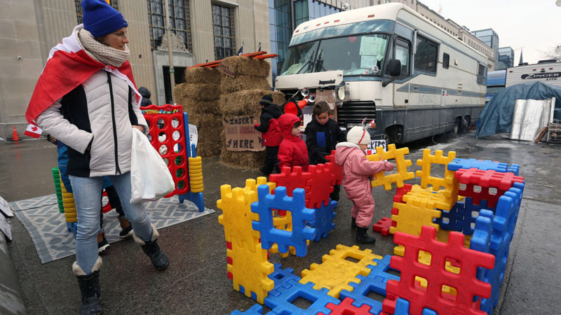 Ottawa Police Deputy Chief Threatens To Take Protesters’ Kids, Says Youth Presence Hindering Police Response
