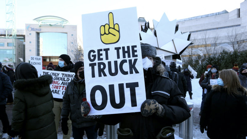 Video: Pro-Lockdown Gov’t Workers March Against Freedom Convoy