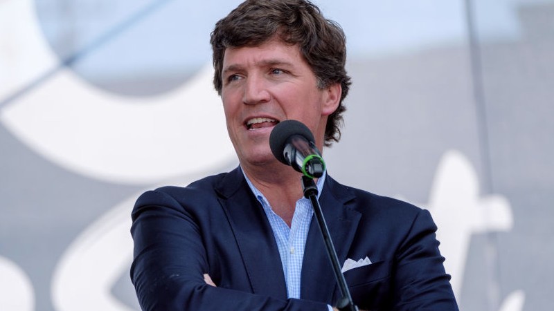Harvard Law Professor Says Tucker Carlson Guilty of “Treason” For Criticizing Biden Over Russia
