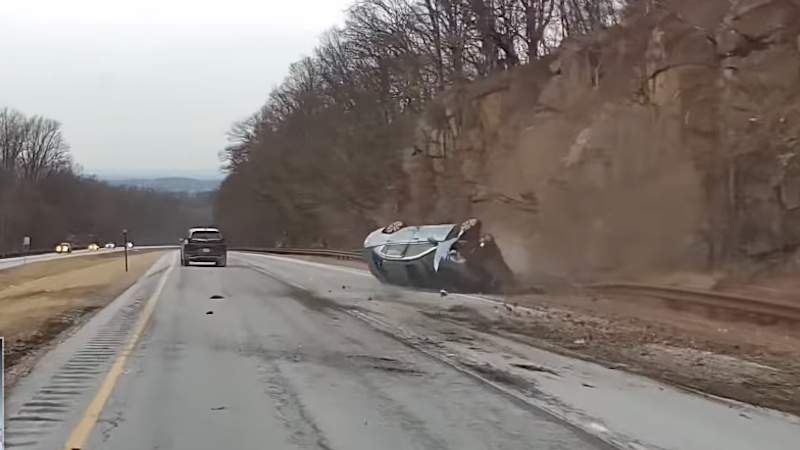Shock Video: ‘Road Rage’ Standoff Ends in Wild Crash – NewsWars